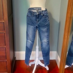 American Eagle Outfitters Skinny jeans size 6. NWT